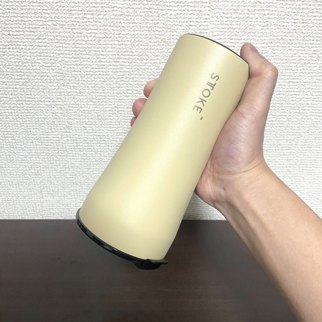 STTOKEタンブラーを実際に反対にして漏れていない様子