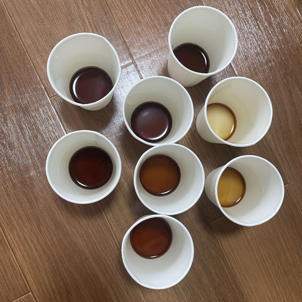 ボトルコーヒー8種の比較時の様子