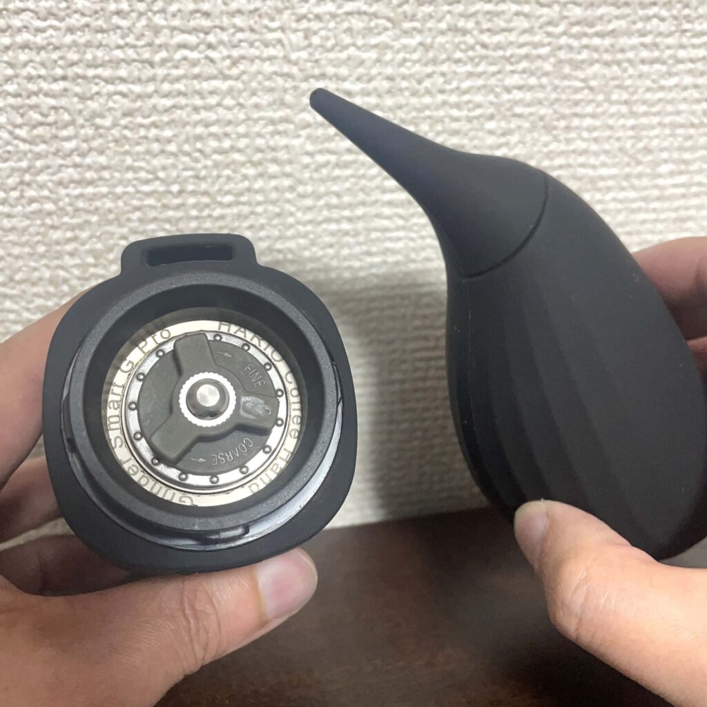 コーヒーブロワーでキレイにした様子