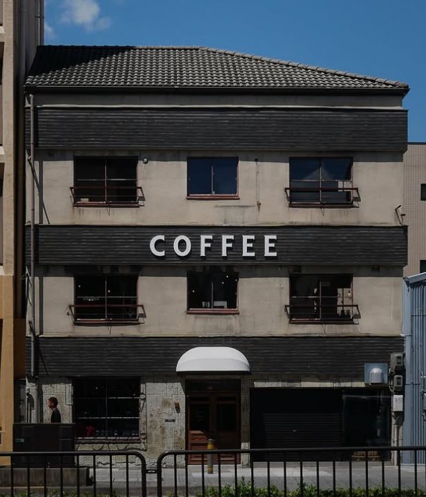 Roastery DAUGHTER & Gallery SON / by Wife&Husbandの店舗の外観
