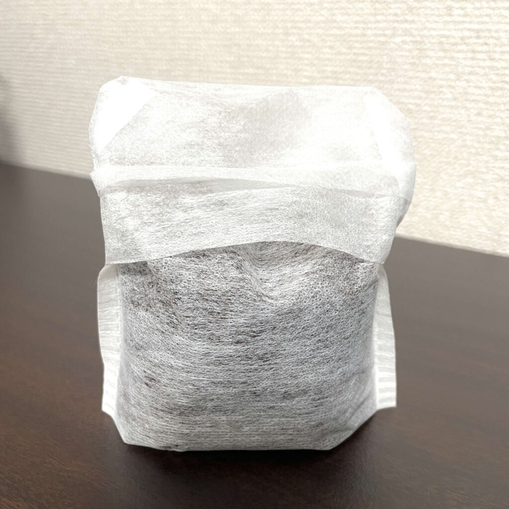 ひっくり返すとひもが出てくる