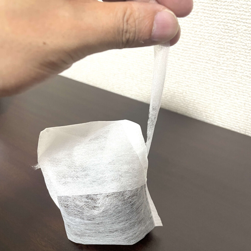 手で端をちぎる
