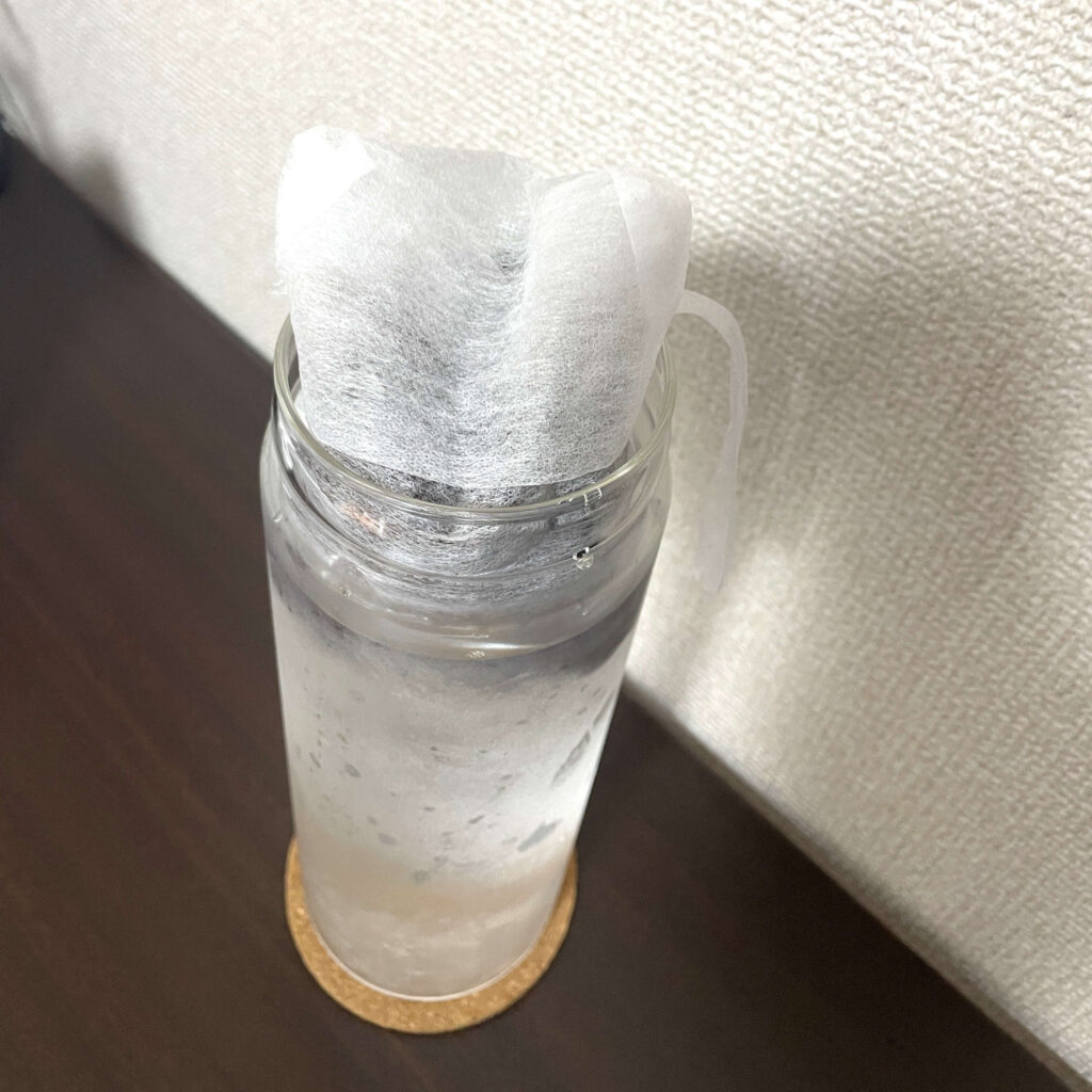 水の後にコーヒーパックを入れる