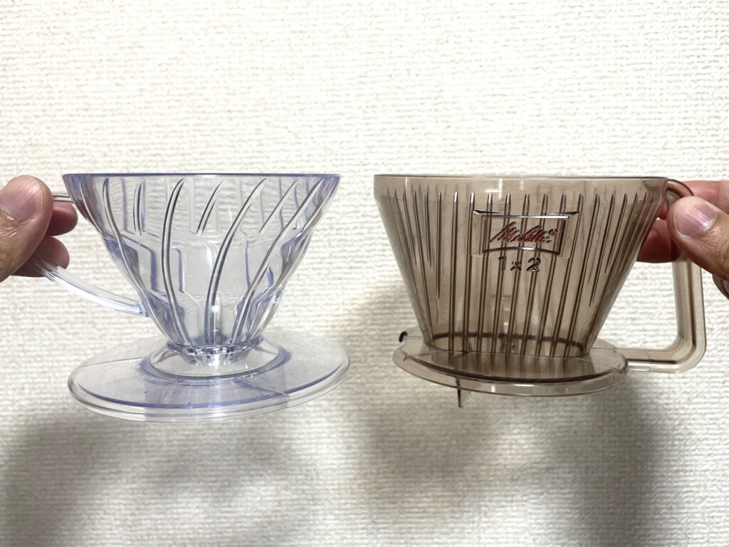 左は円錐のV60,右は台形のメリタ