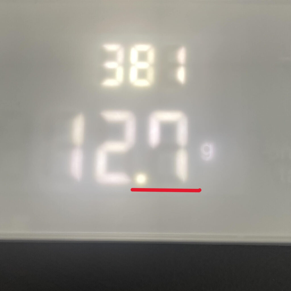 0.1単位で計測できるスケールの実物のディスプレイ