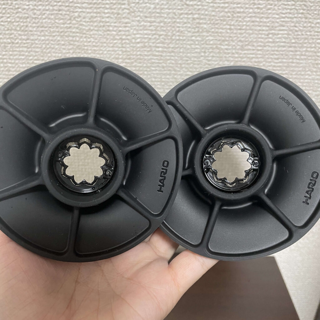 「01」「02」、穴の大きさはほぼ同じに見える