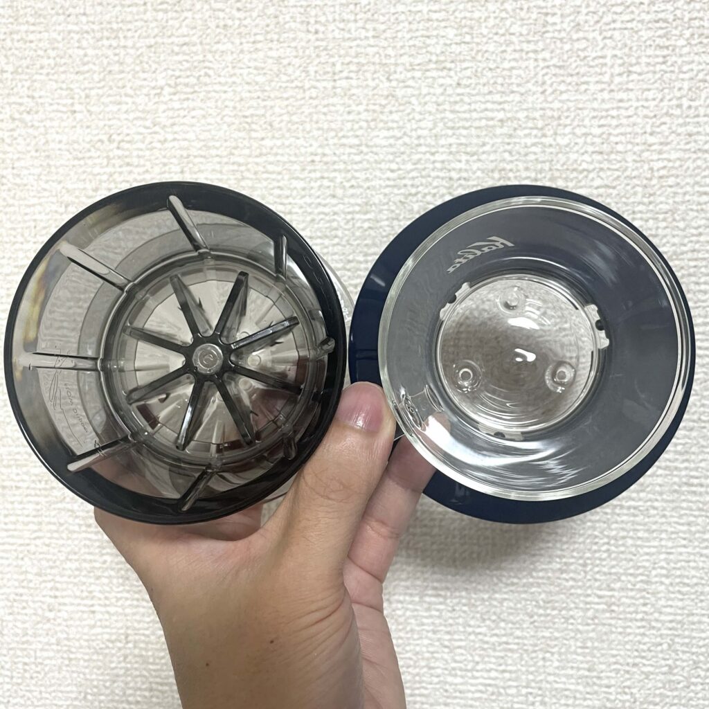 「Flow Dripper」は8つ穴、カリタウェーブは3つ穴