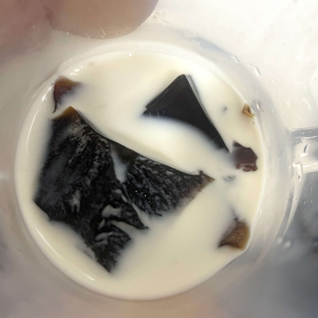 ミルクにコーヒーの味がじんわり染みてくる