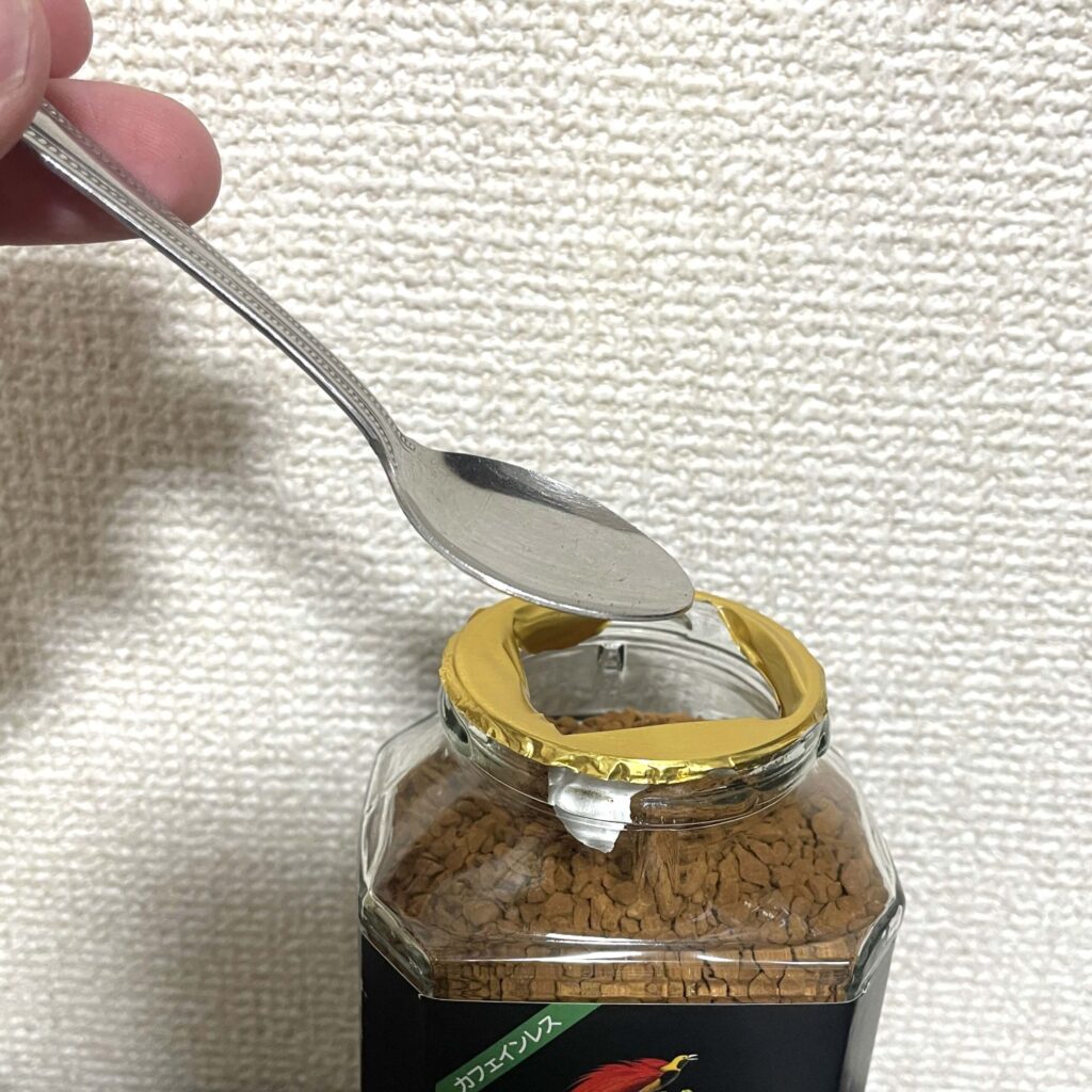 乾いたスプーンを使う