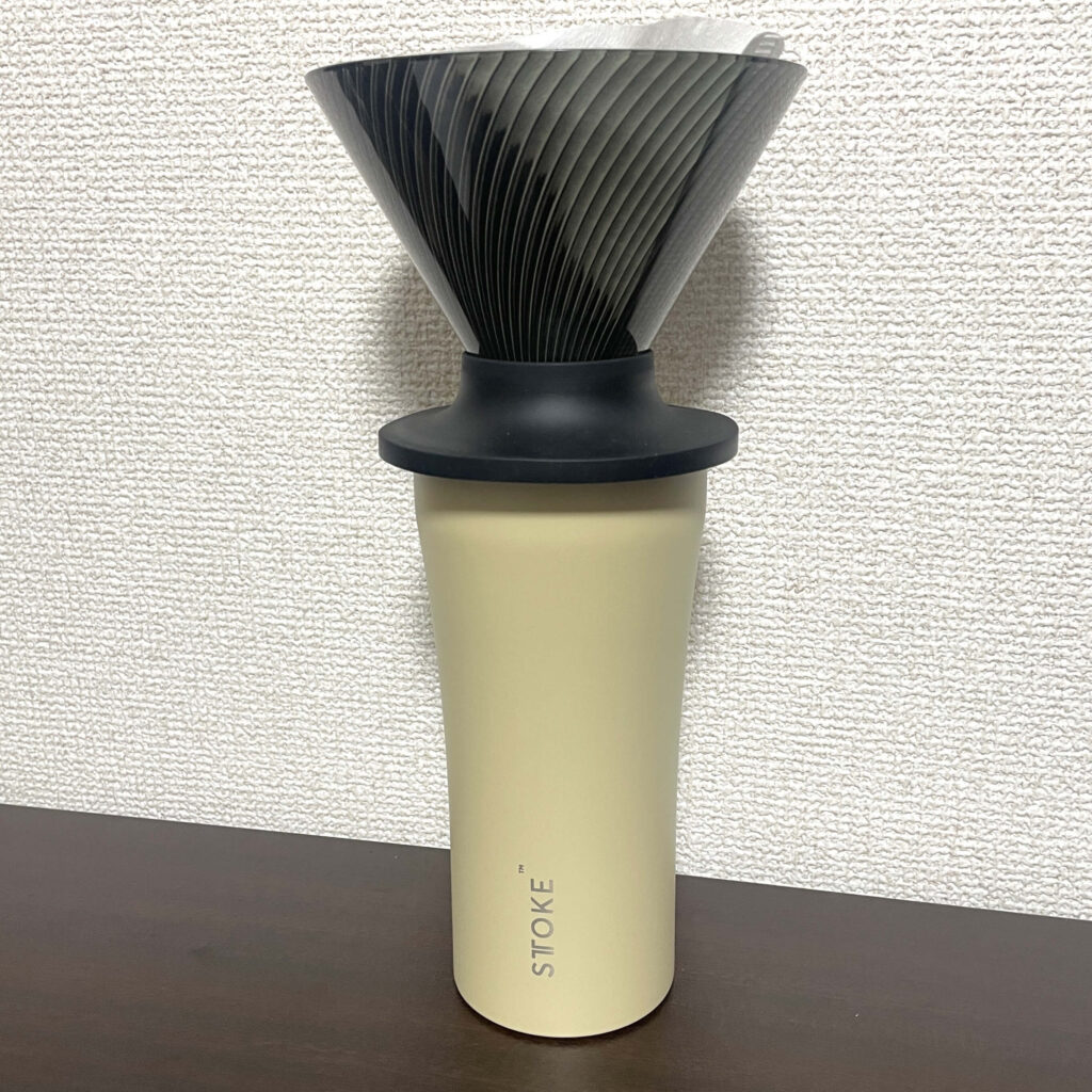 アイボリームーンのカラーでドリップしている様子