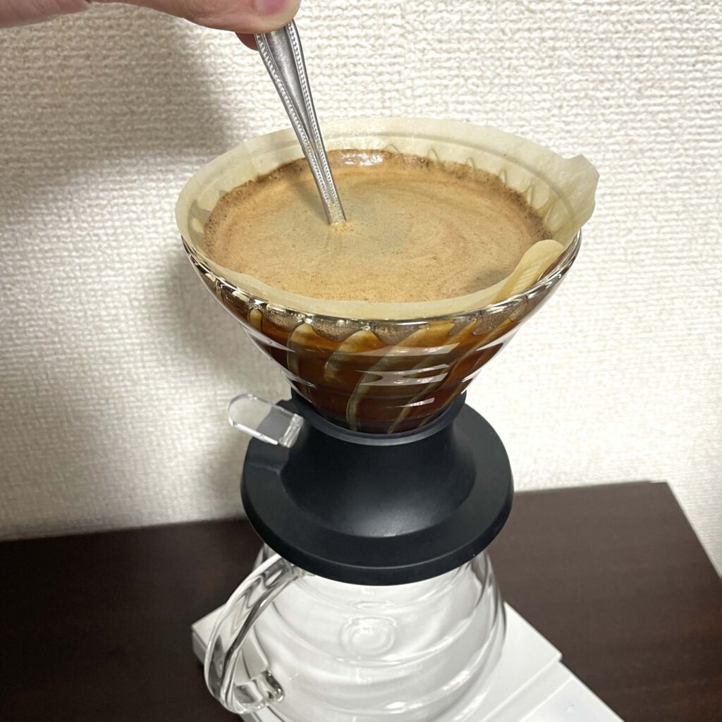 ハリオ スイッチを使ってベラ・ドノヴァンを抽出している様子