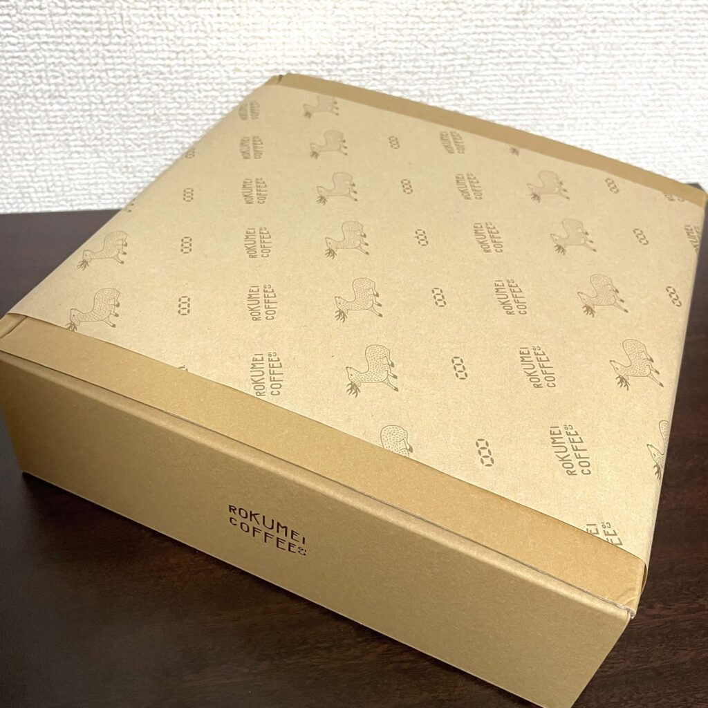 クラフトコーヒーのギフトボックスの梱包の様子