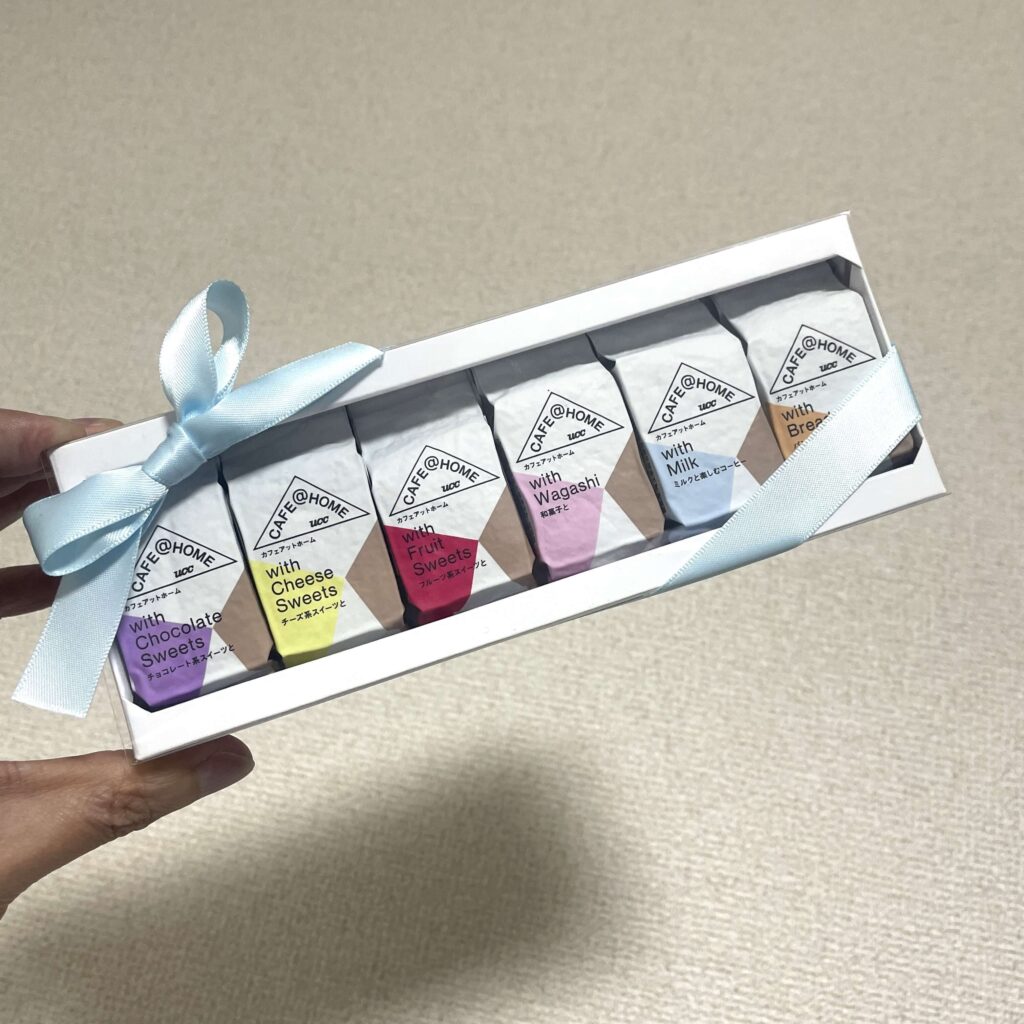 CAFE@HOME(カフェアットホーム)の華やかなパッケージ