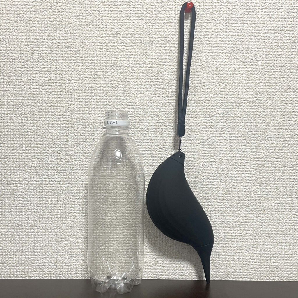 MHW-3BOMBERのコーヒーブロワーとペットボトルの大きさ比較