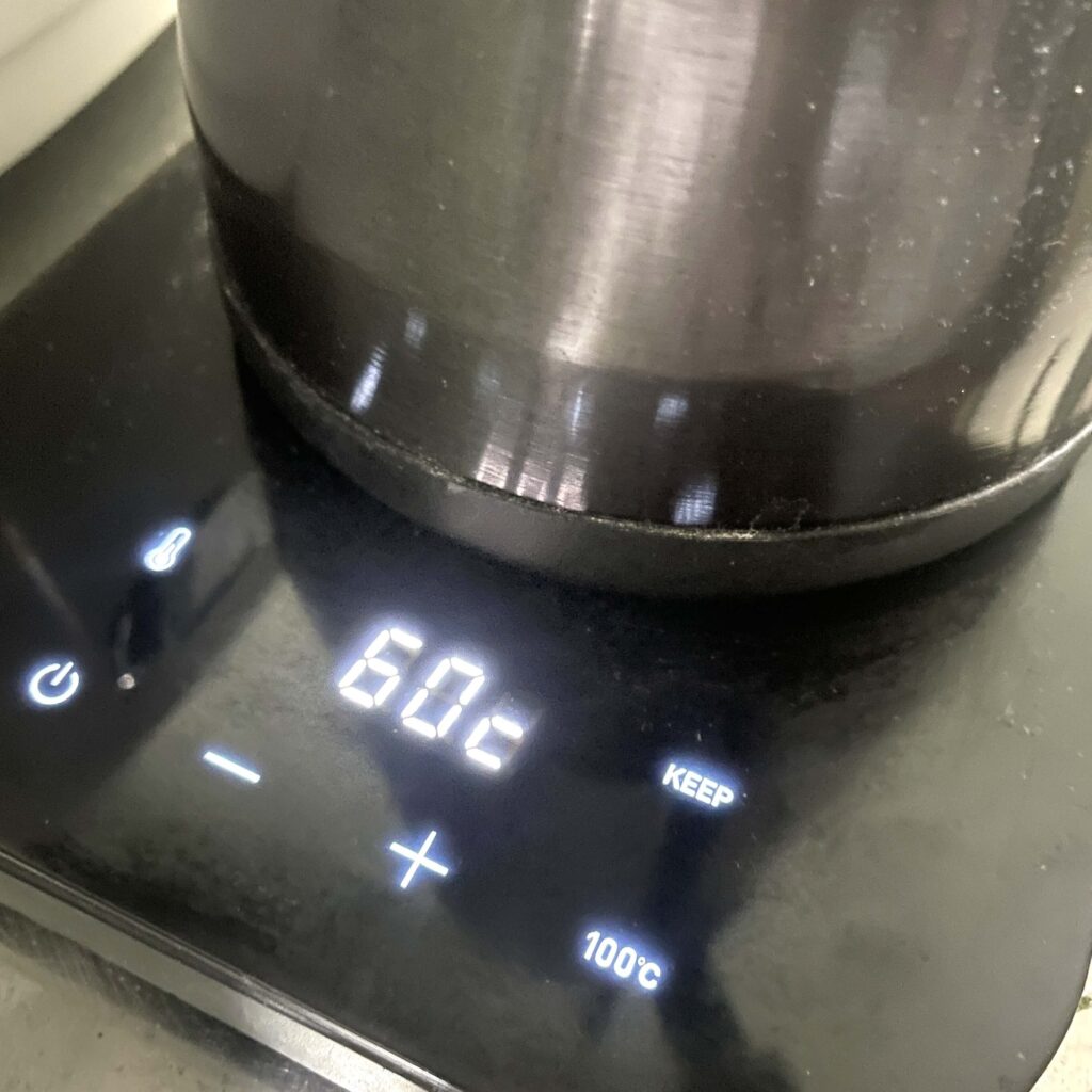 60℃のお湯を沸かす様子