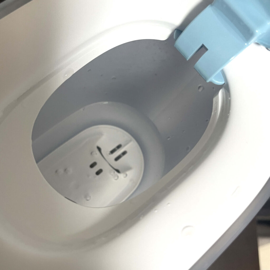 ブリタ（BRITA）の開閉時の様子