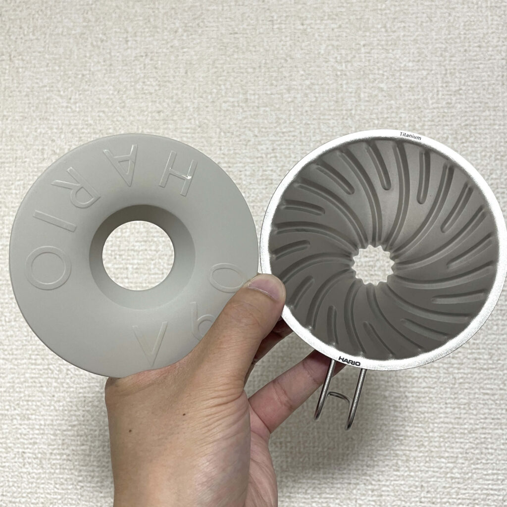 V60 チタンドリッパーの台座を取り外した様子