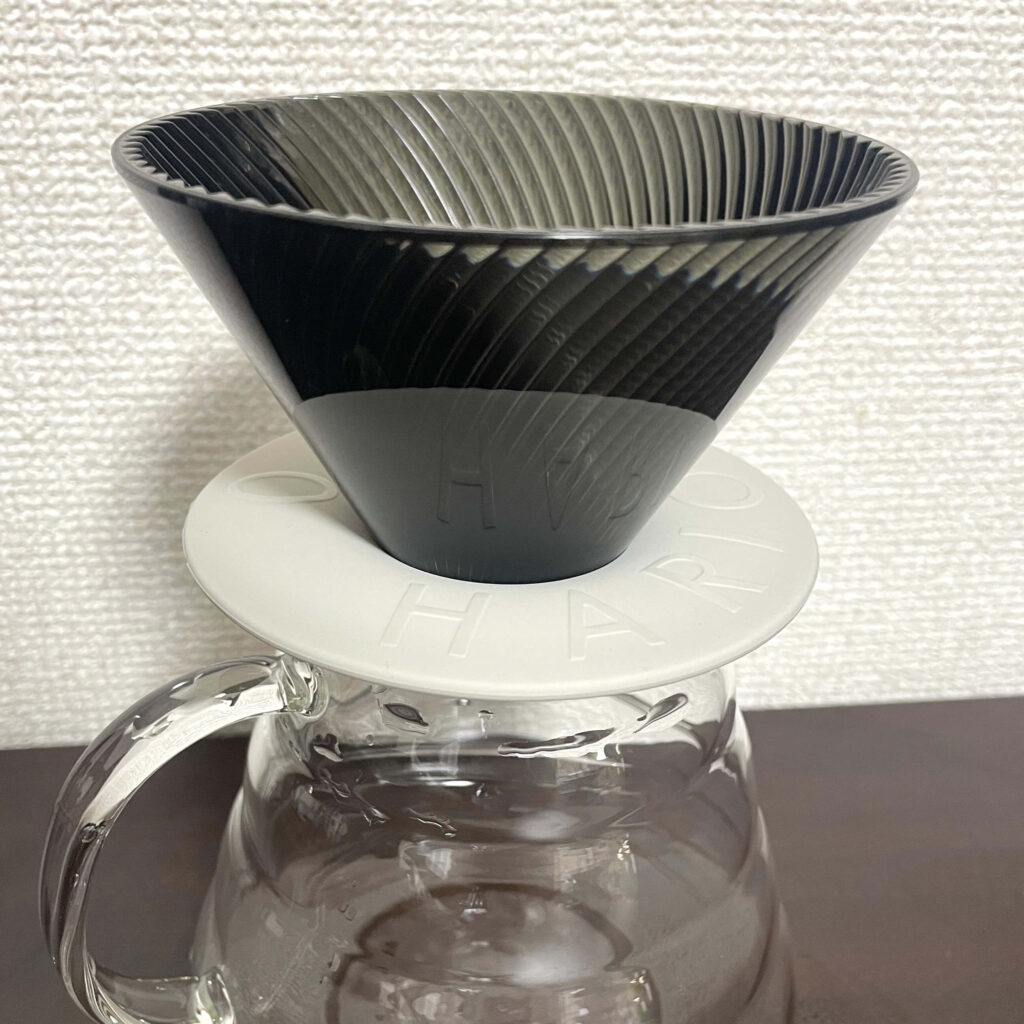 V60 チタンドリッパーとNEOの台座を入れ替えた様子１