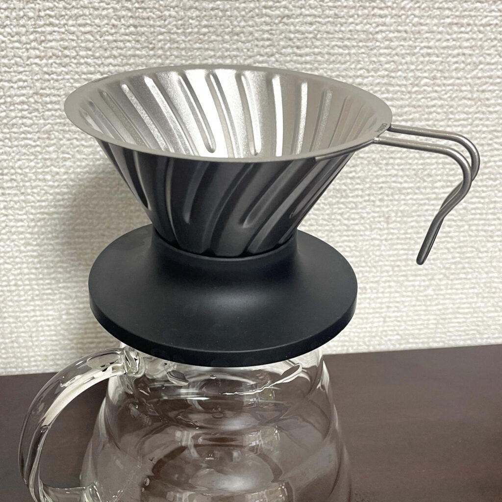 V60 チタンドリッパーとNEOの台座を入れ替えた様子２