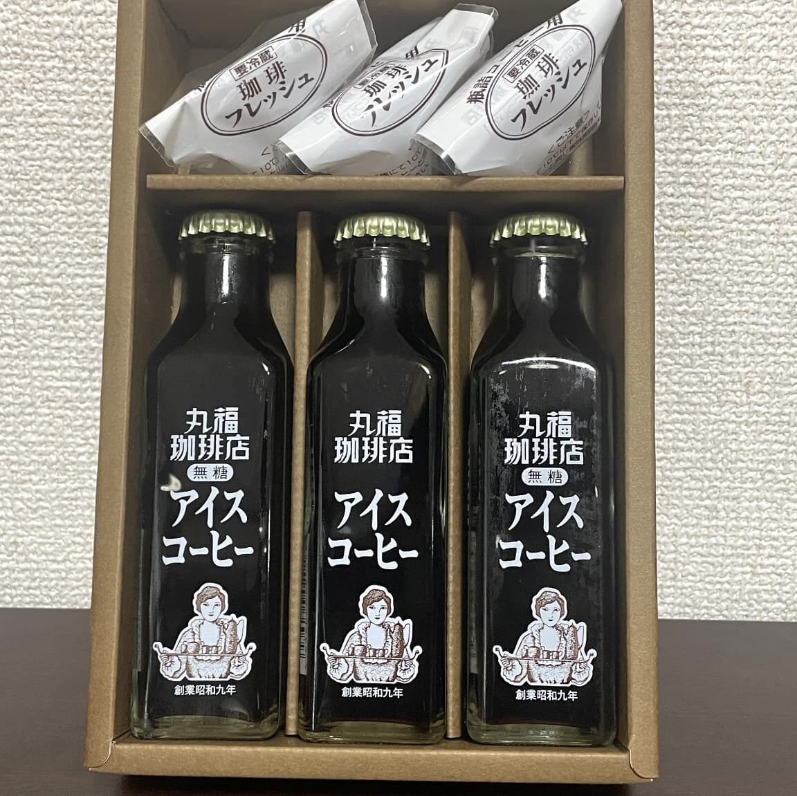 丸福珈琲店「瓶詰めアイスコーヒー」のパッケージ開封した見た目
