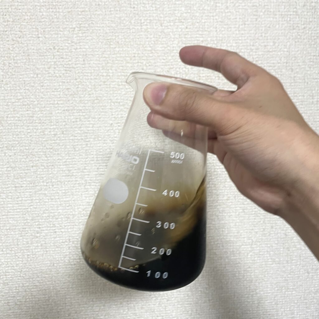 ハリオのコニカルビーカーで攪拌している様子