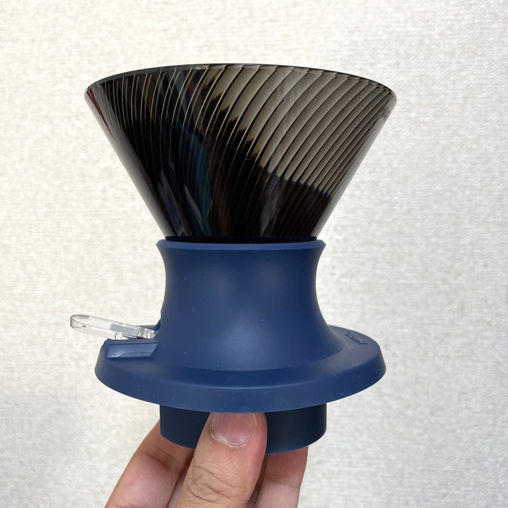 「Immersion Dripper Switch Base」ネイビーとV60 NEO 01の組み合わせ
